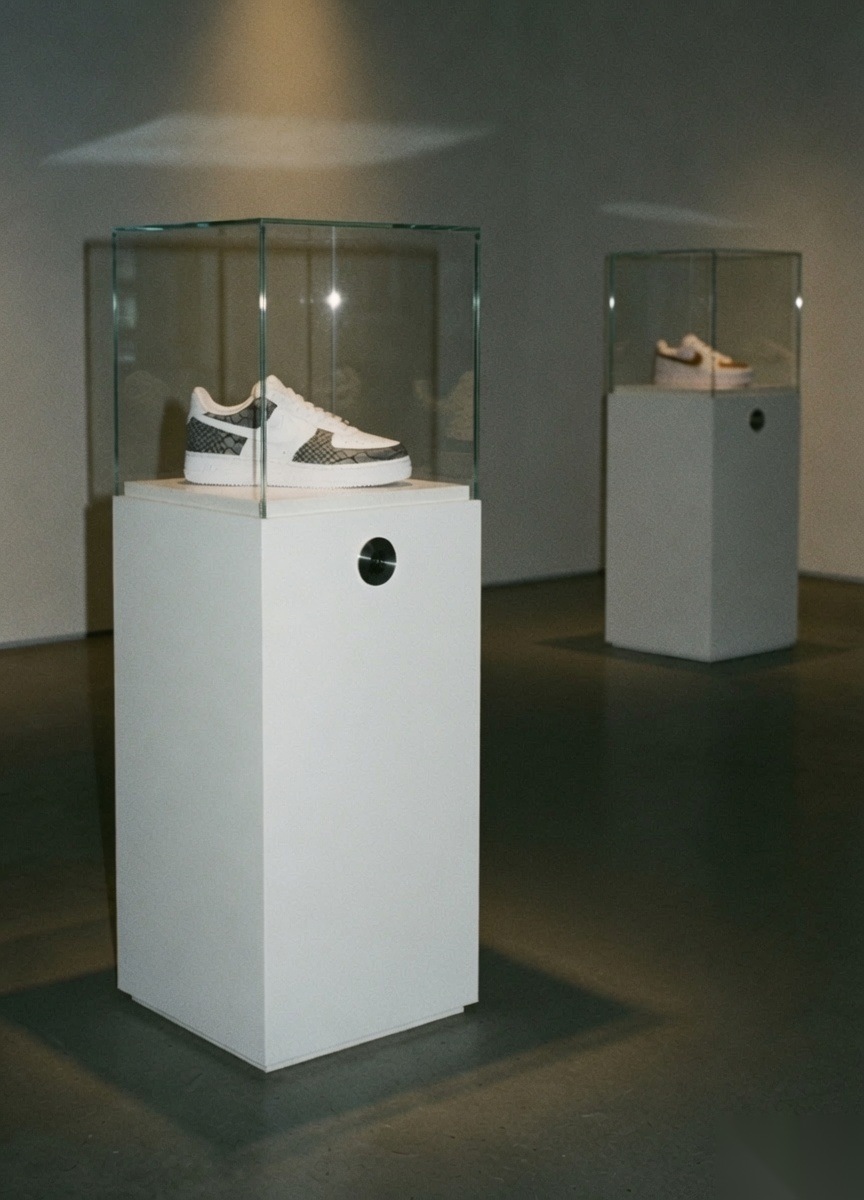 Magnifiqué gallery-style retail display